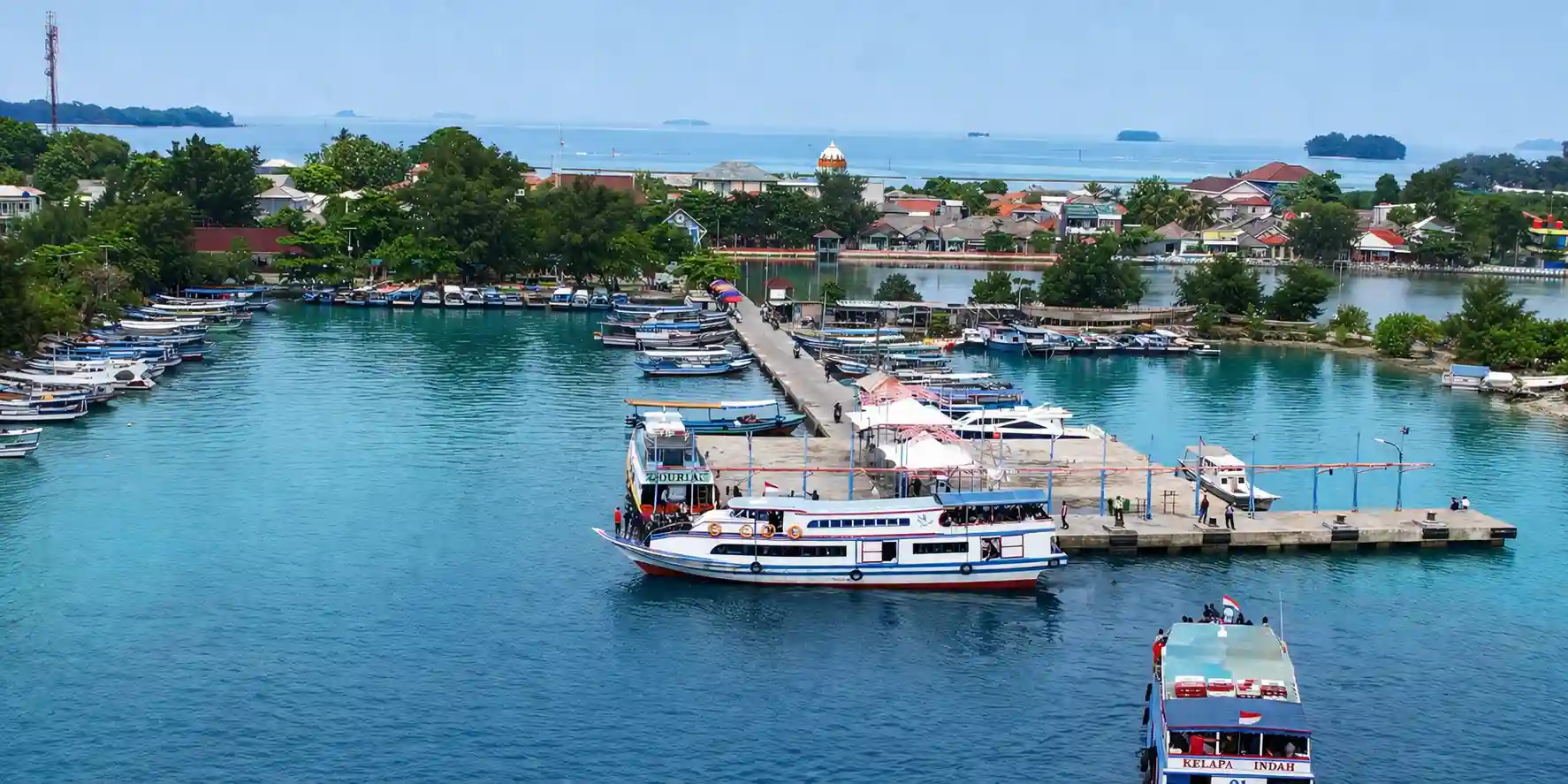 kapal feri beraktivitas di pulau harapan priode bulan januari